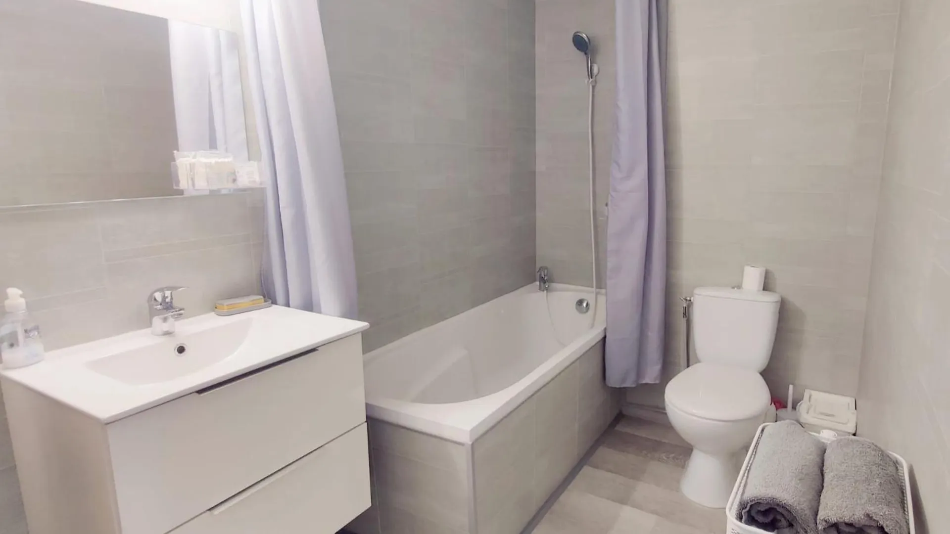 Privatunterkunft Chez Lora Chambre Sdb Wc Prive Frigo Netflix Clim Marseille Docks